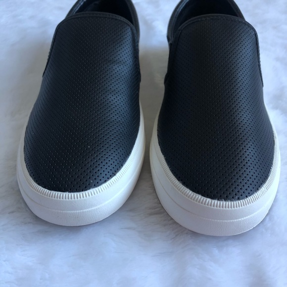 Steve Madden Daxon Sneaker - Picture 4 of 9